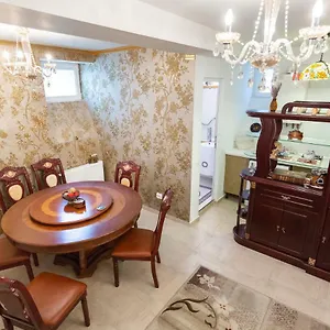 Batistei Bourgeois Apartment Bucharest